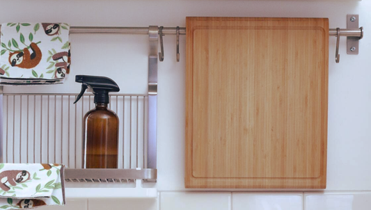 HOMEMADE CLEANING SPRAY